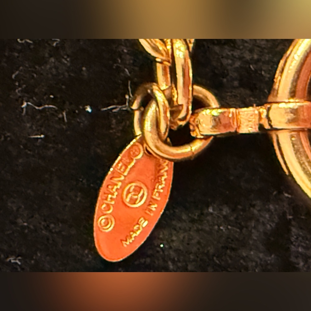 CHANEL Vintage Medallion Pendant Necklace - Picture 8 of 11
